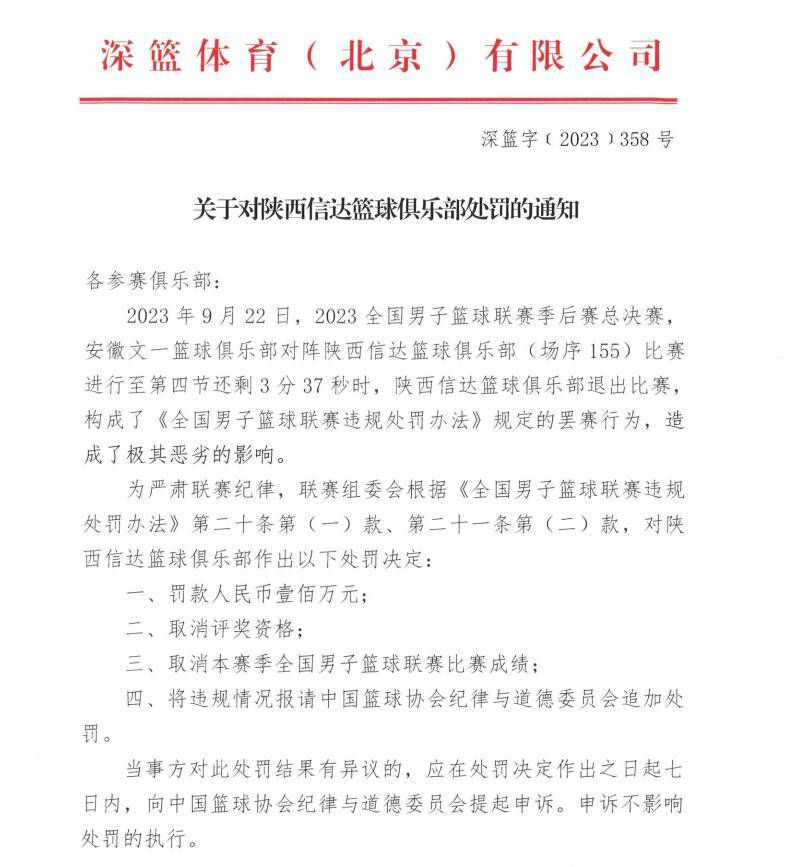 值得一提的是，在演员齐聚的开机合照中，还有一匹骏马，引人瞩目